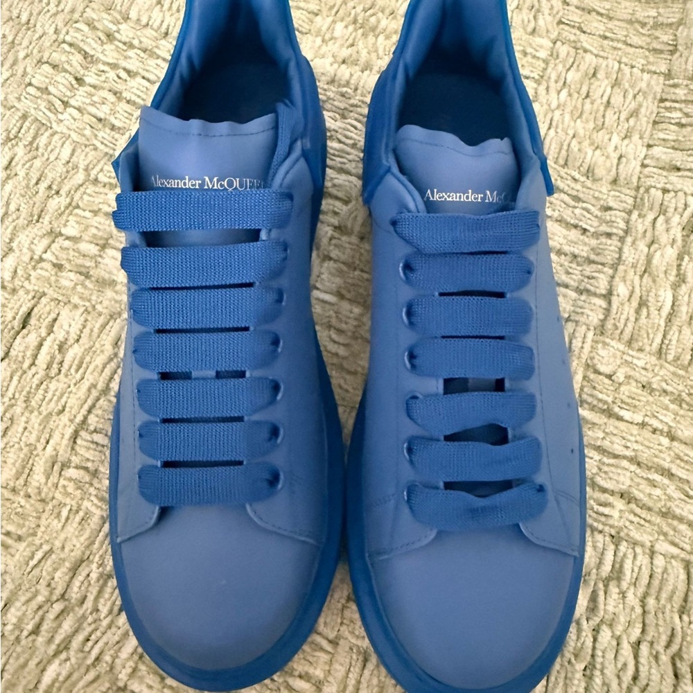 Alexander McQueen Bold Blue Low-Top Sneakers